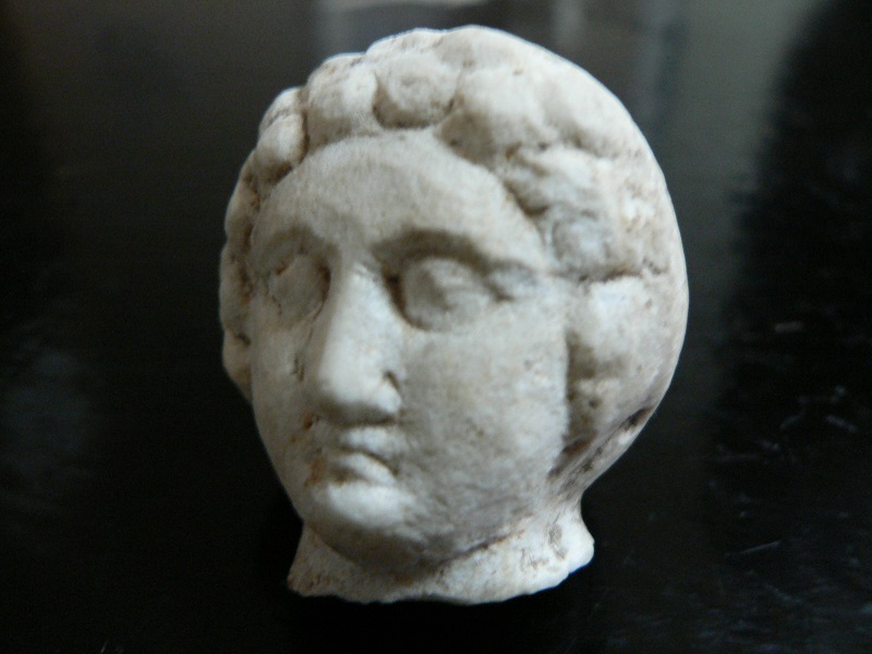 Глава на Афродита, мрамор от римската вила на археологическия комплекс «Светилище на нимфите и Афродита» - с. Каснаково